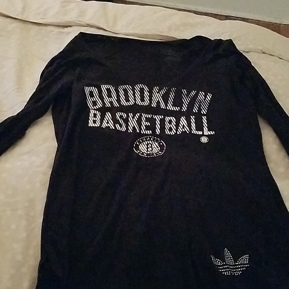 Adidas Brooklyn Nets long sleeve v neck tee size l